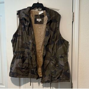 Avenue Camouflage Sleeveless Vest
